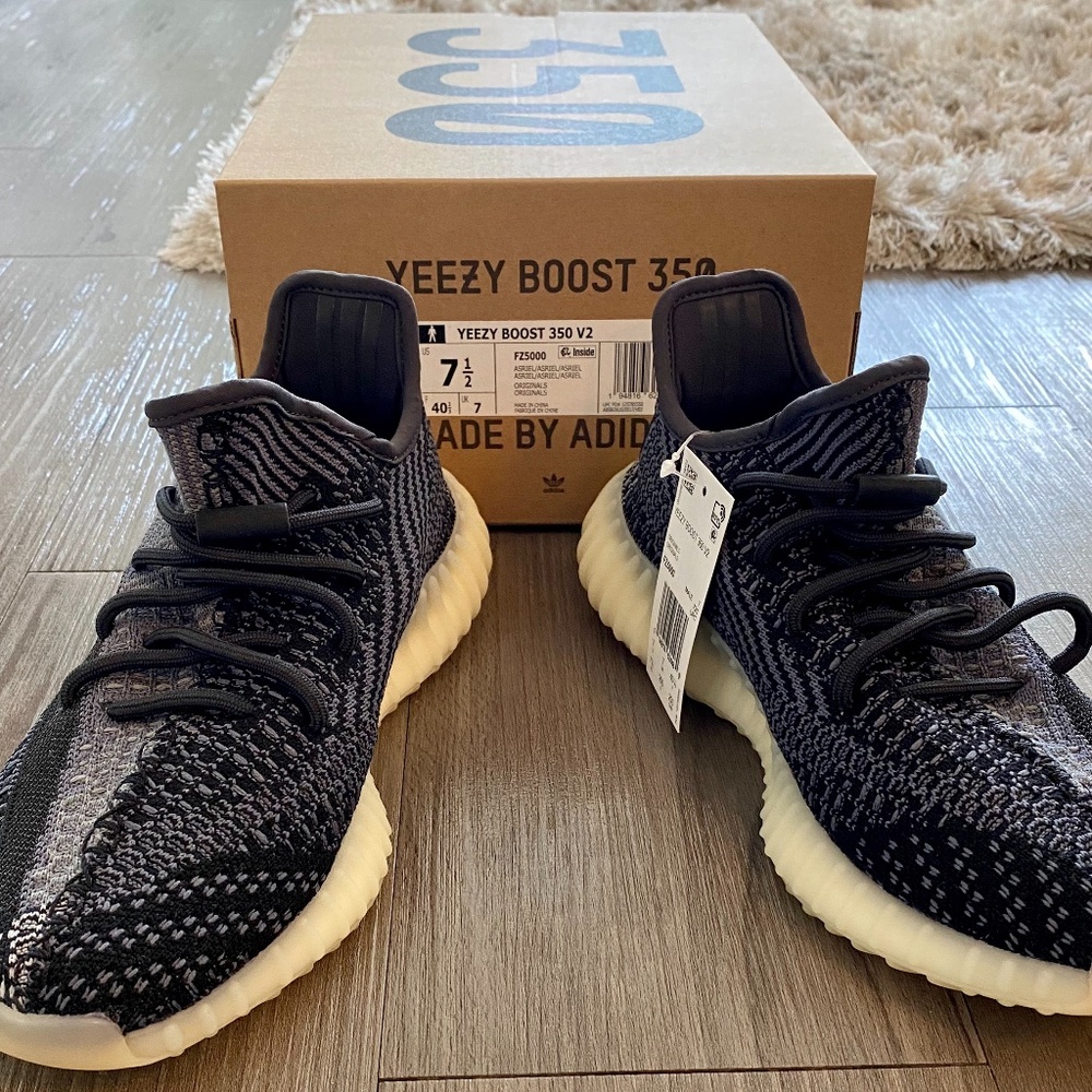 NEW - Adidas Yeezy Boost 350 v2 Carbon Asriel BR…